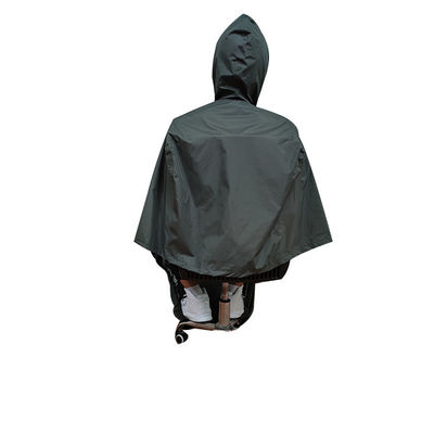 Poliestrowy płaszcz przeciwdeszczowy wielokrotnego użytku czarny Poncho Grubość 0,1 mm dla osób niepełnosprawnych